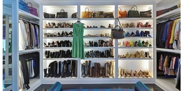 Poshmark banner for @moksha